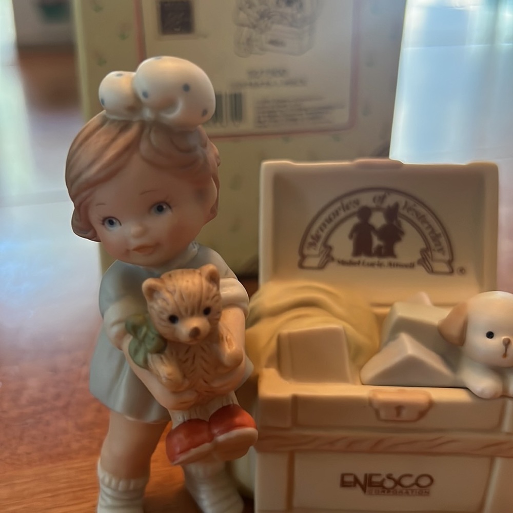 ⭐️HP!⭐️ Enesco Memories of Yesterday “Girl with Toy Chest” porcelain sign. - Picture 2 of 13